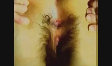 جوراب ساق بلند او و شروع به رضایت مشتری در رختخواب تا زمانی که تقدیر pornتلگرام